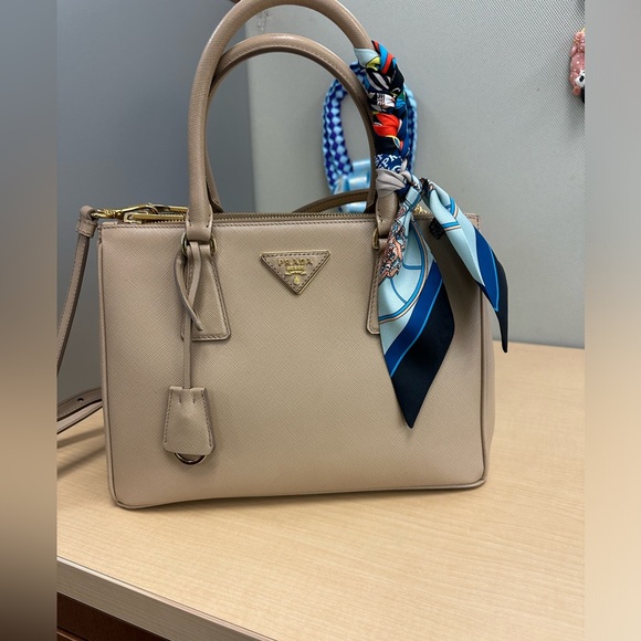 Prada saffiano bag (medium) - Picture 14 of 15